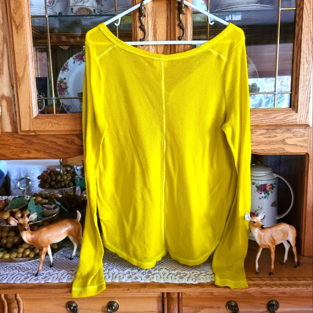 MOSSIMO SUPPLY CO. TOP - Picture 2 of 3